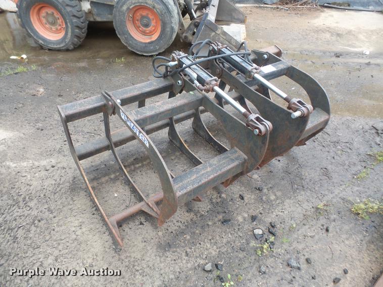 image for item DA8135 Skid steer grapple bucket