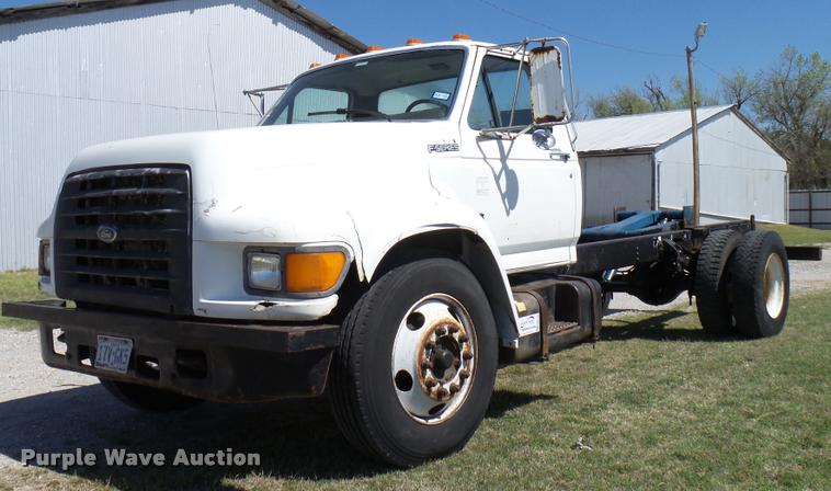 image for item DB0130 1998 Ford F800 truck cab and chassis