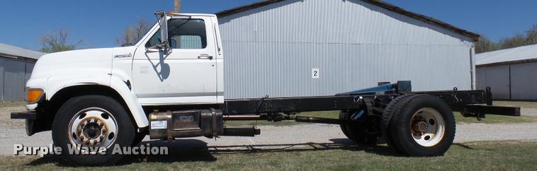image for item DB0130 1998 Ford F800 truck cab and chassis