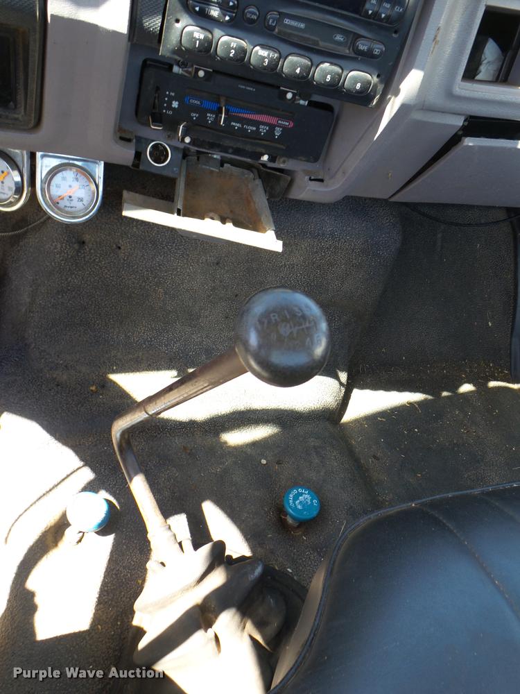 image for item DB0130 1998 Ford F800 truck cab and chassis