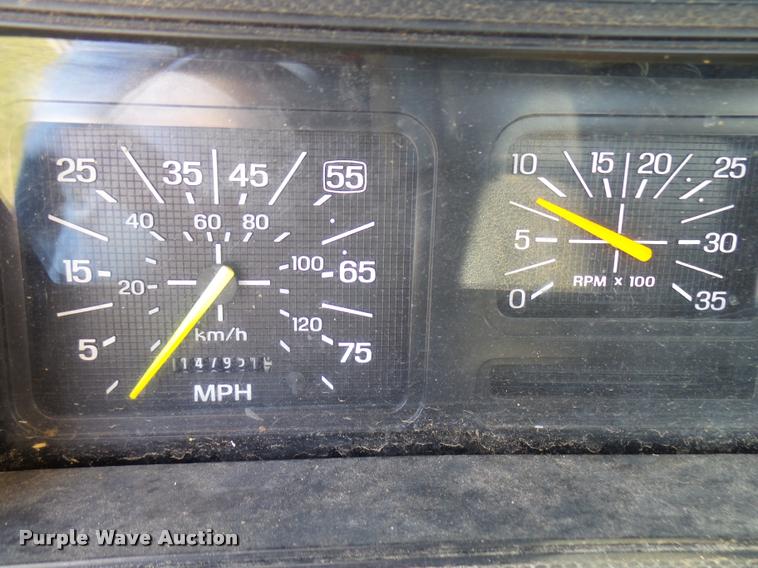 image for item DB0130 1998 Ford F800 truck cab and chassis