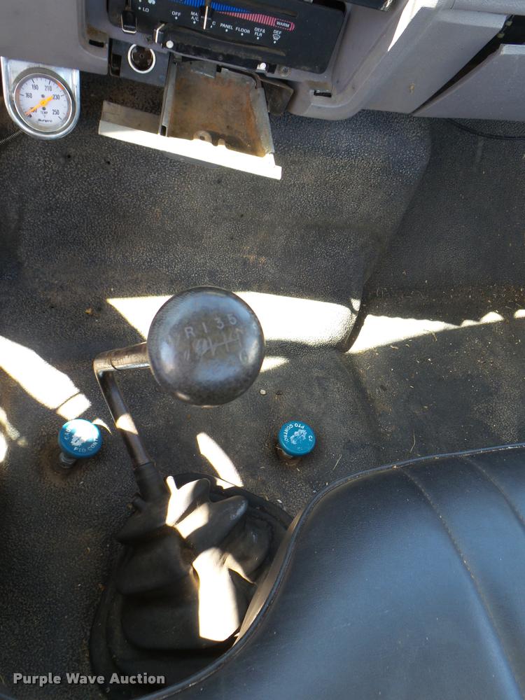 image for item DB0130 1998 Ford F800 truck cab and chassis