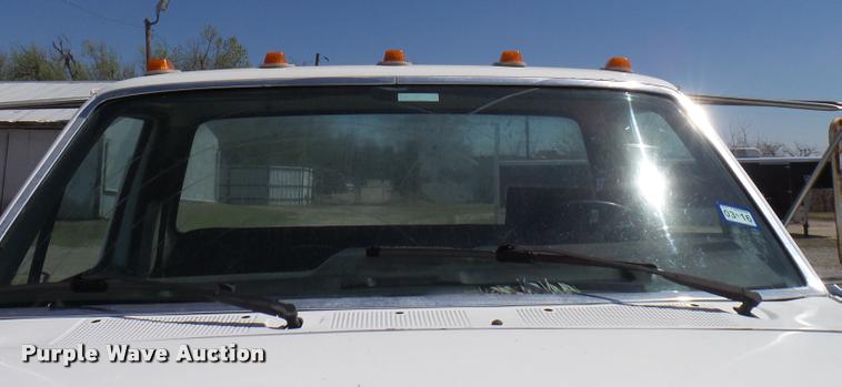 image for item DB0130 1998 Ford F800 truck cab and chassis