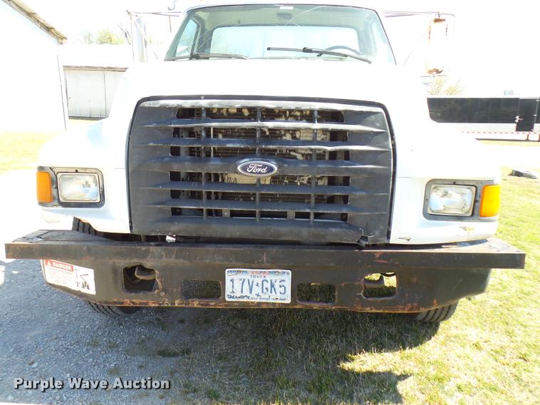 image for item DB0130 1998 Ford F800 truck cab and chassis