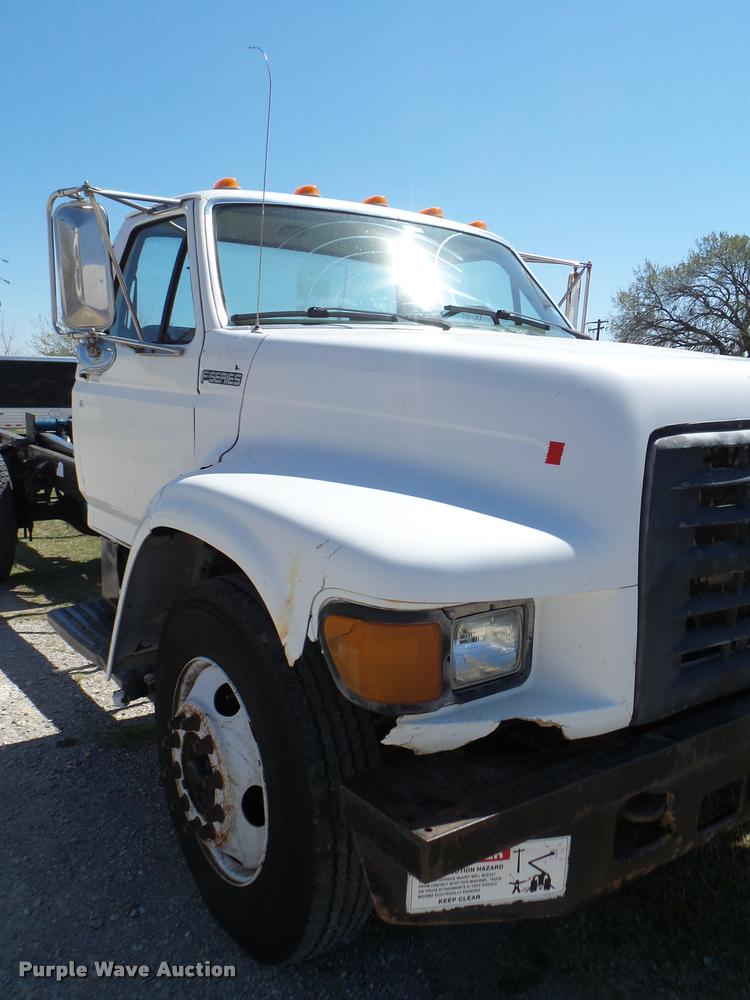 image for item DB0130 1998 Ford F800 truck cab and chassis