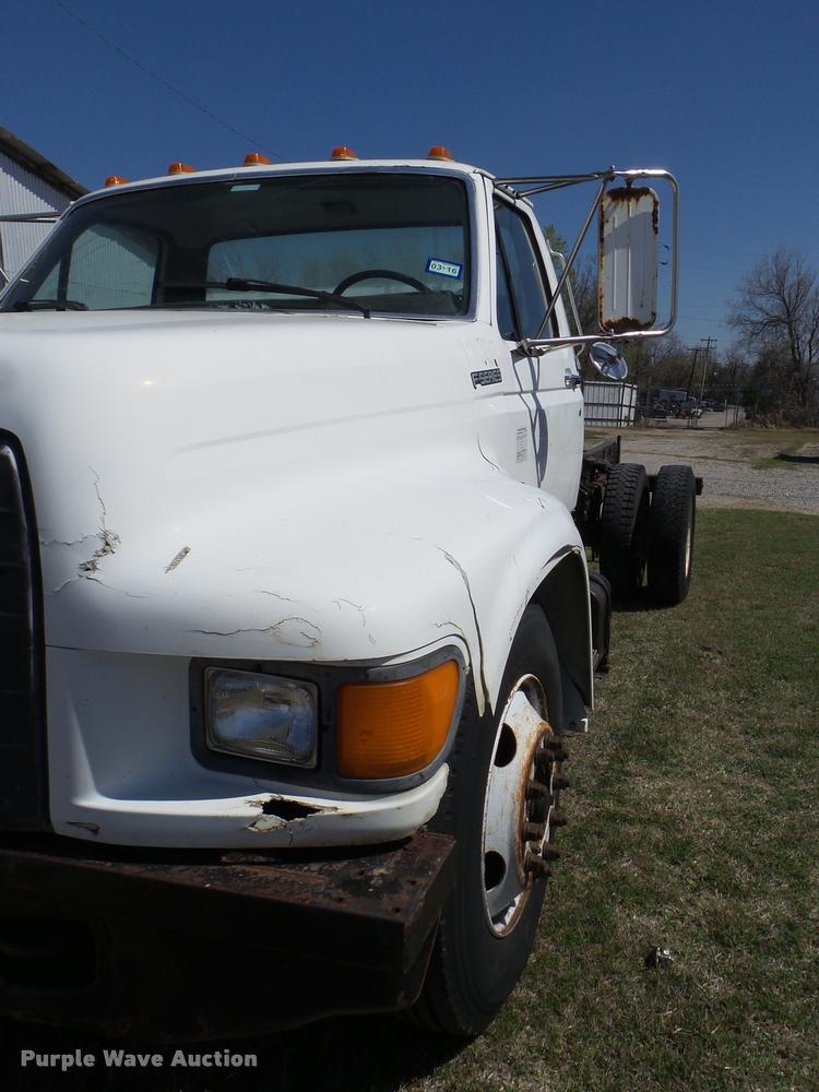 image for item DB0130 1998 Ford F800 truck cab and chassis