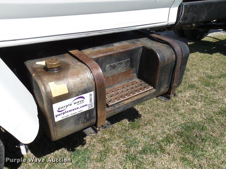 image for item DB0130 1998 Ford F800 truck cab and chassis