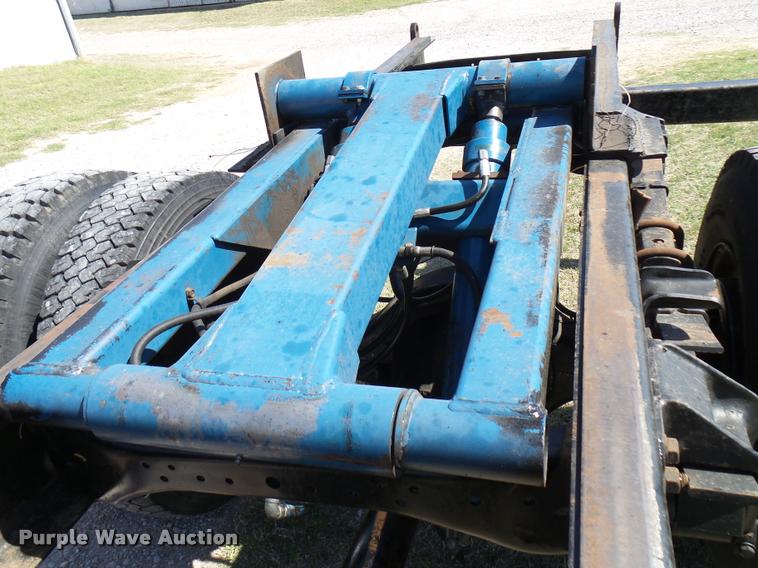 image for item DB0130 1998 Ford F800 truck cab and chassis