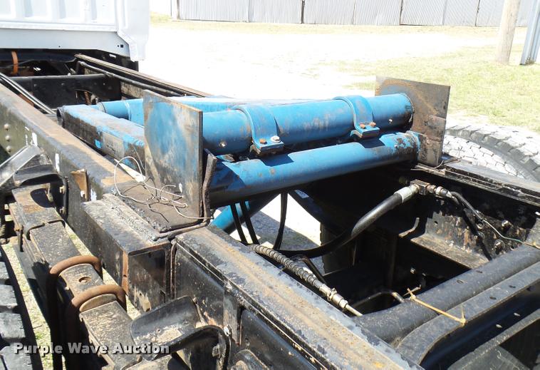 image for item DB0130 1998 Ford F800 truck cab and chassis