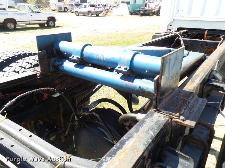 image for item DB0130 1998 Ford F800 truck cab and chassis