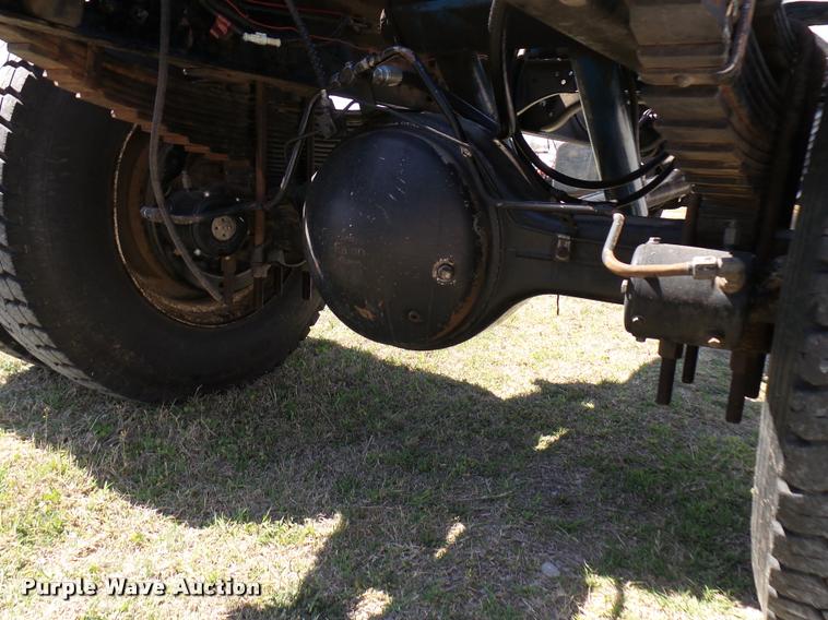 image for item DB0130 1998 Ford F800 truck cab and chassis