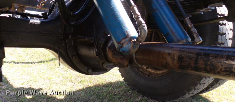 image for item DB0130 1998 Ford F800 truck cab and chassis