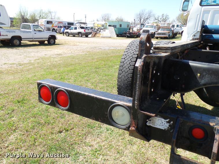 image for item DB0130 1998 Ford F800 truck cab and chassis