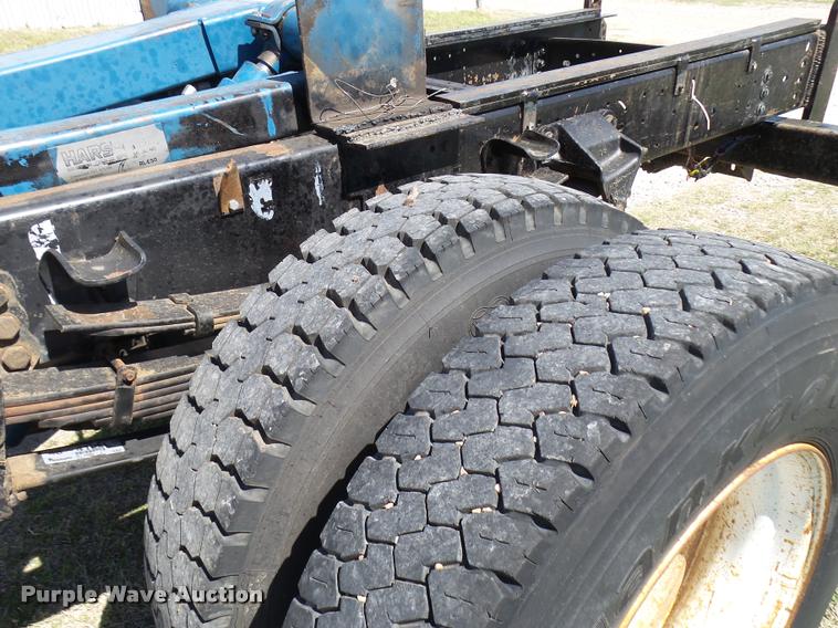 image for item DB0130 1998 Ford F800 truck cab and chassis