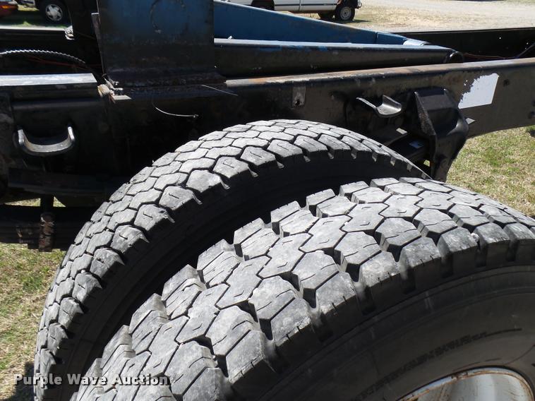 image for item DB0130 1998 Ford F800 truck cab and chassis