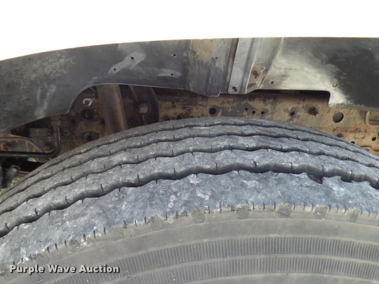 image for item DB0130 1998 Ford F800 truck cab and chassis