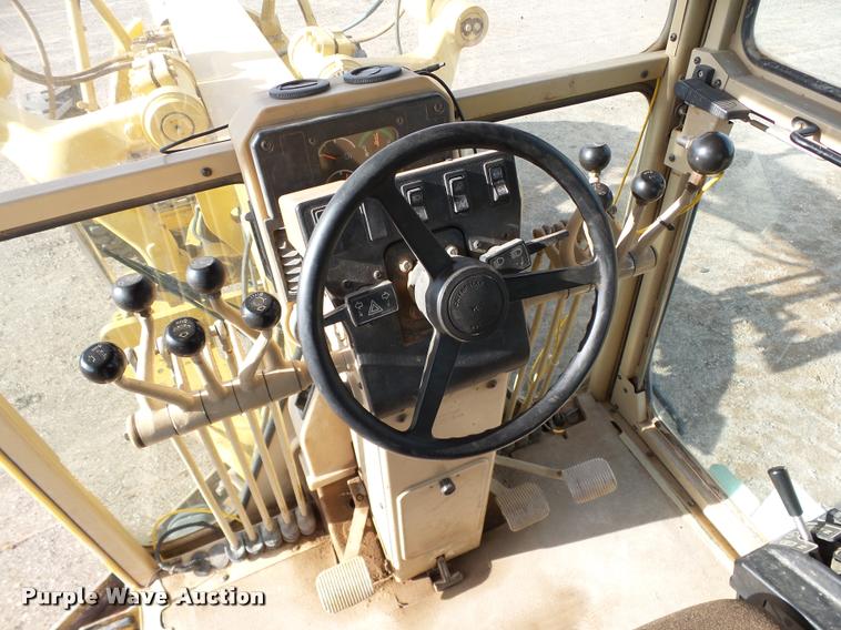 image for item DB0161 2005 Caterpillar 140H motor grader