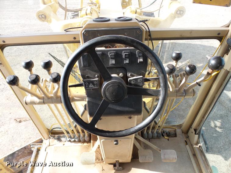 image for item DB0161 2005 Caterpillar 140H motor grader