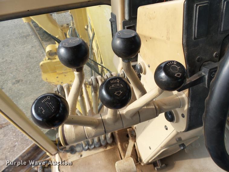 image for item DB0161 2005 Caterpillar 140H motor grader