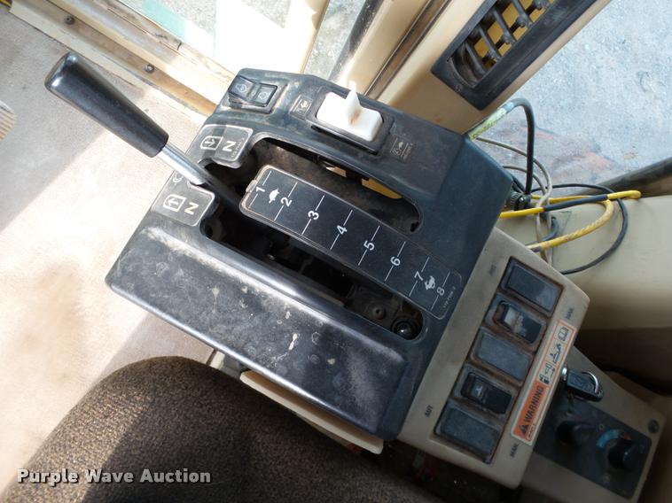 image for item DB0161 2005 Caterpillar 140H motor grader