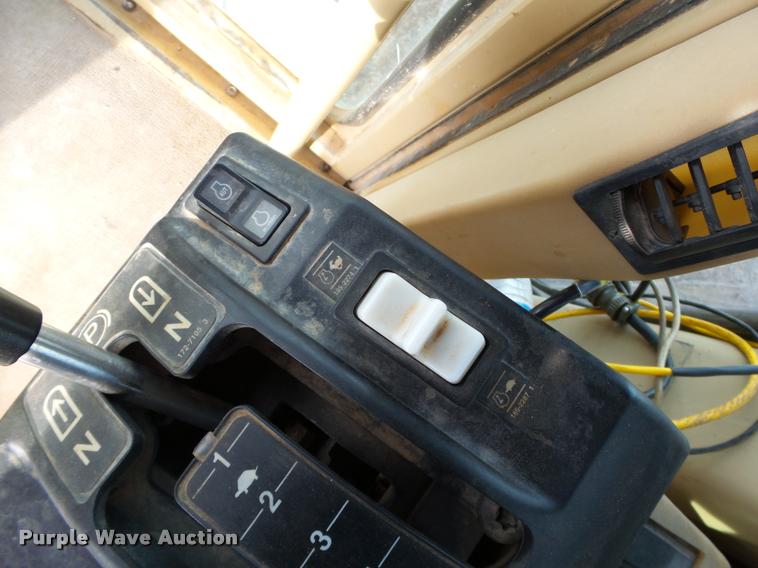 image for item DB0161 2005 Caterpillar 140H motor grader