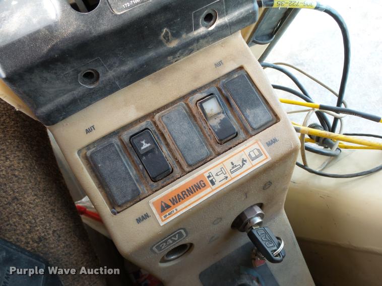 image for item DB0161 2005 Caterpillar 140H motor grader