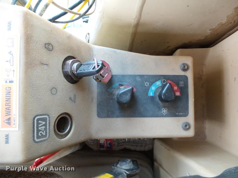 image for item DB0161 2005 Caterpillar 140H motor grader