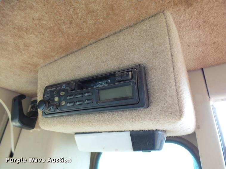 image for item DB0161 2005 Caterpillar 140H motor grader