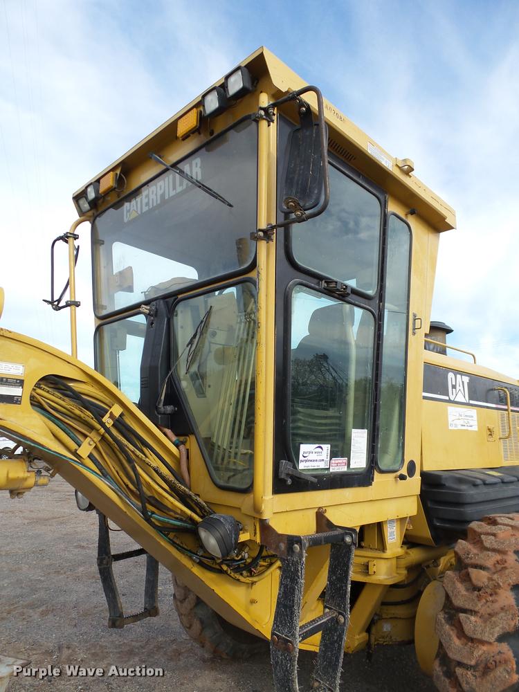 image for item DB0161 2005 Caterpillar 140H motor grader