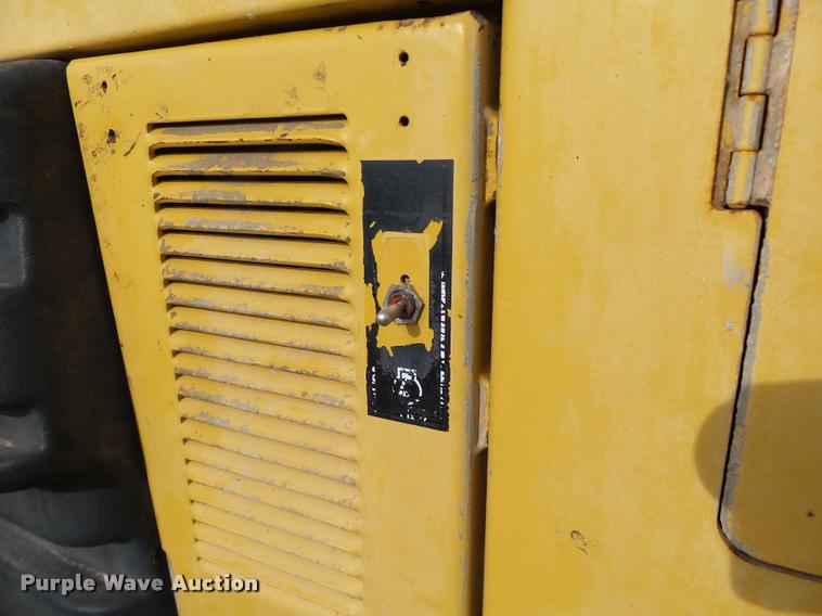 image for item DB0161 2005 Caterpillar 140H motor grader