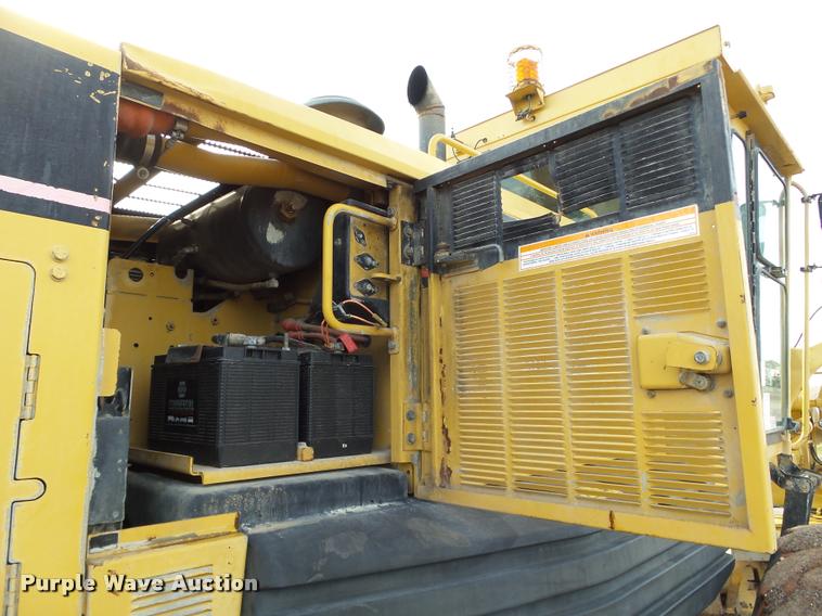 image for item DB0161 2005 Caterpillar 140H motor grader
