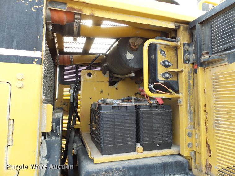 image for item DB0161 2005 Caterpillar 140H motor grader