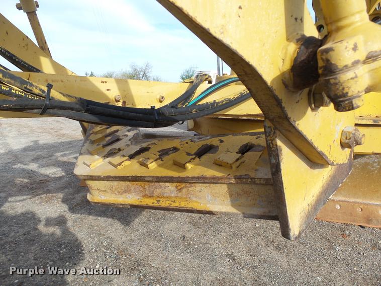 image for item DB0161 2005 Caterpillar 140H motor grader