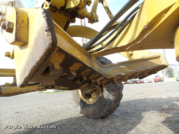 image for item DB0161 2005 Caterpillar 140H motor grader