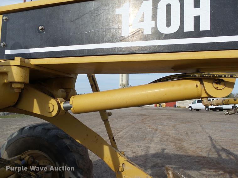 image for item DB0161 2005 Caterpillar 140H motor grader