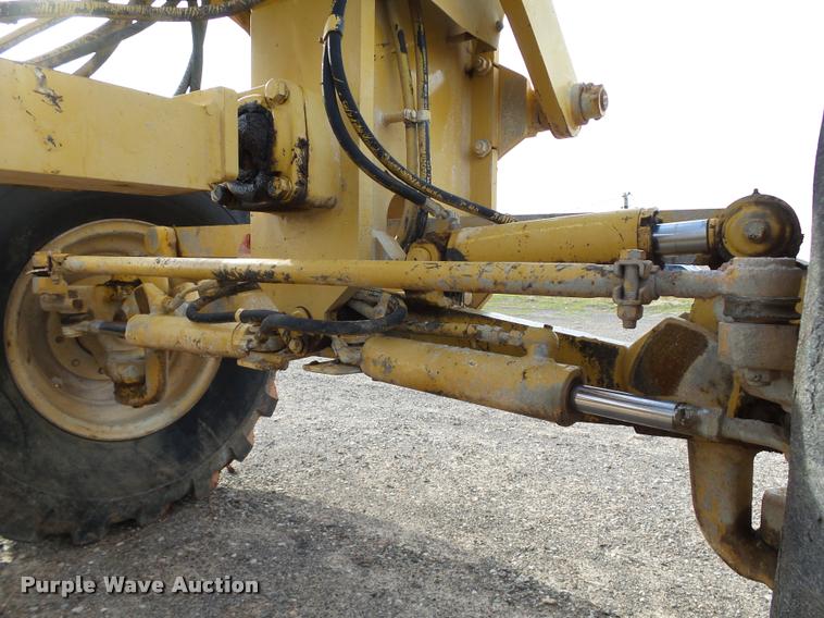 image for item DB0161 2005 Caterpillar 140H motor grader