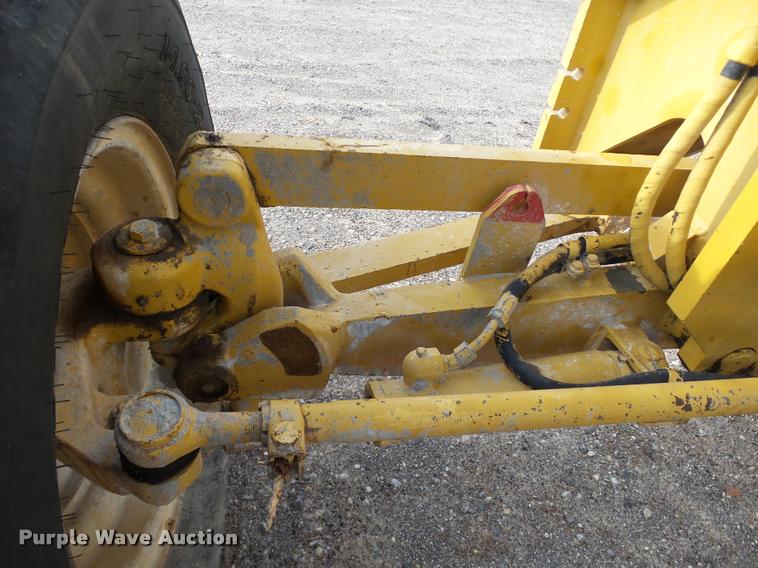 image for item DB0161 2005 Caterpillar 140H motor grader