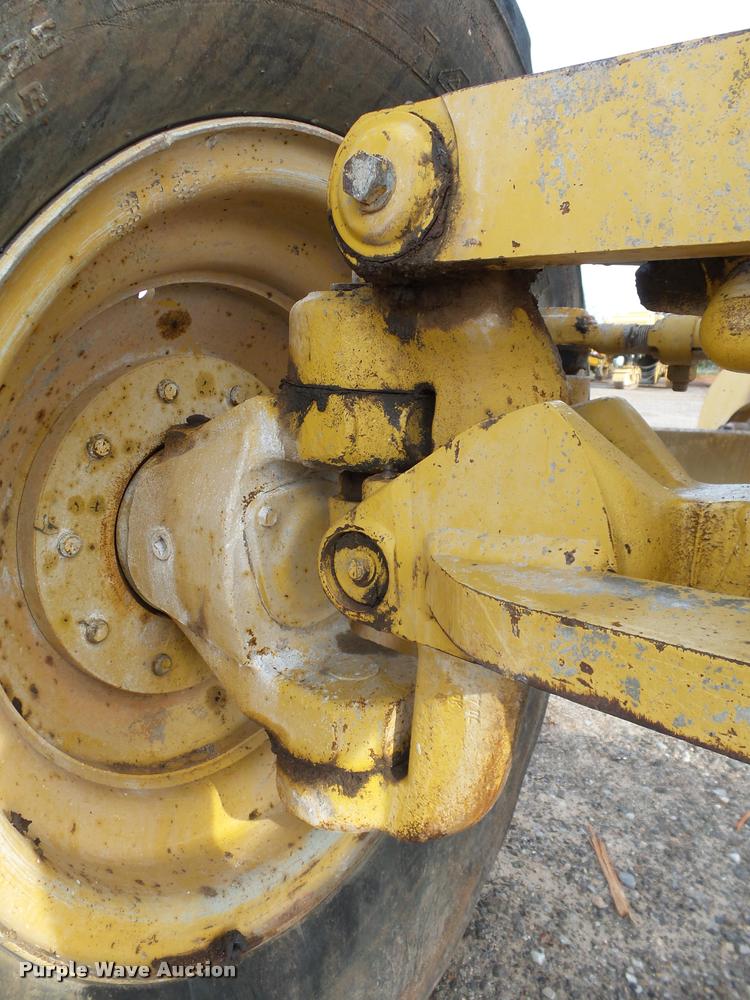 image for item DB0161 2005 Caterpillar 140H motor grader