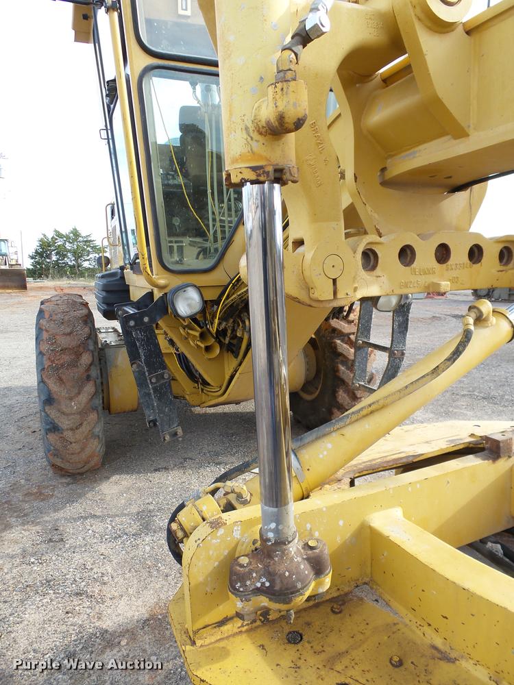 image for item DB0161 2005 Caterpillar 140H motor grader