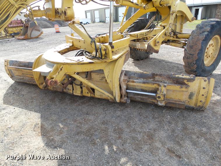 image for item DB0161 2005 Caterpillar 140H motor grader