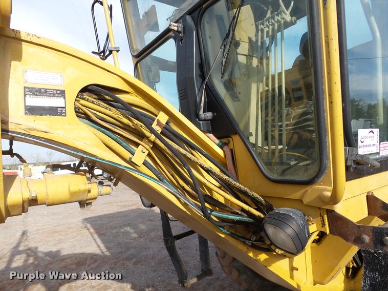 image for item DB0161 2005 Caterpillar 140H motor grader