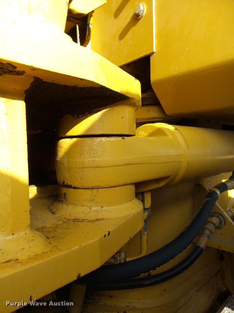 image for item DB0161 2005 Caterpillar 140H motor grader