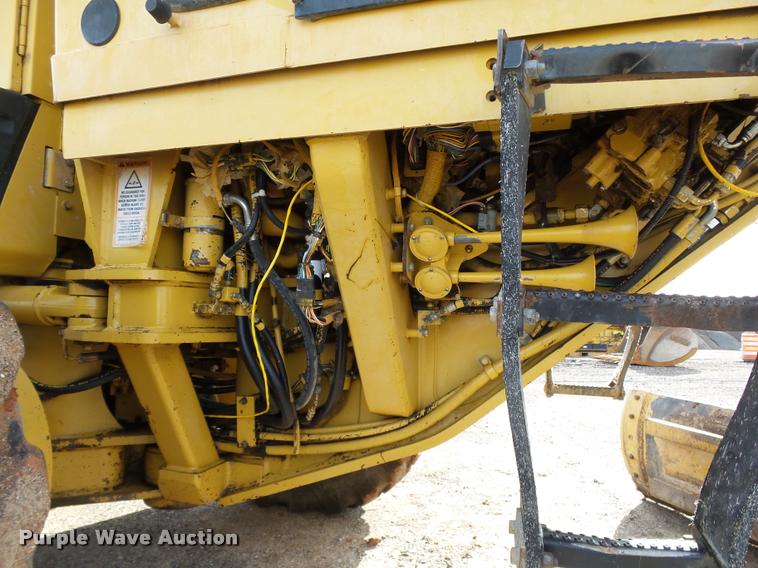 image for item DB0161 2005 Caterpillar 140H motor grader