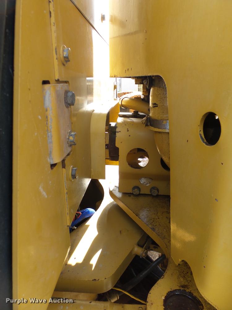 image for item DB0161 2005 Caterpillar 140H motor grader