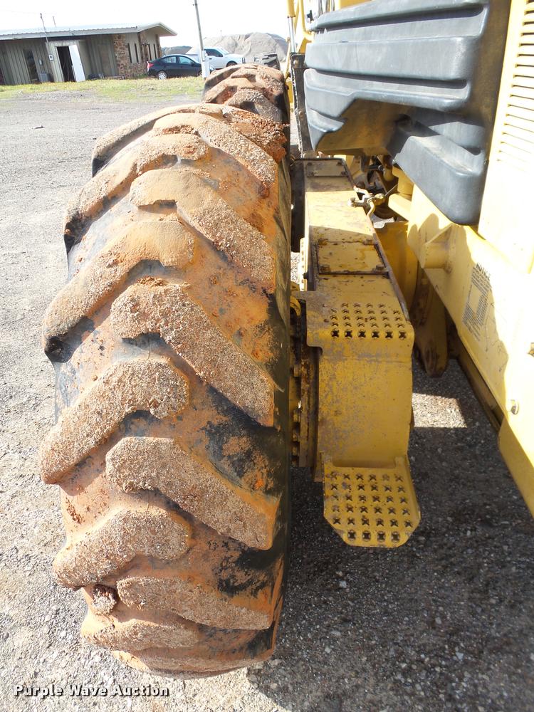 image for item DB0161 2005 Caterpillar 140H motor grader