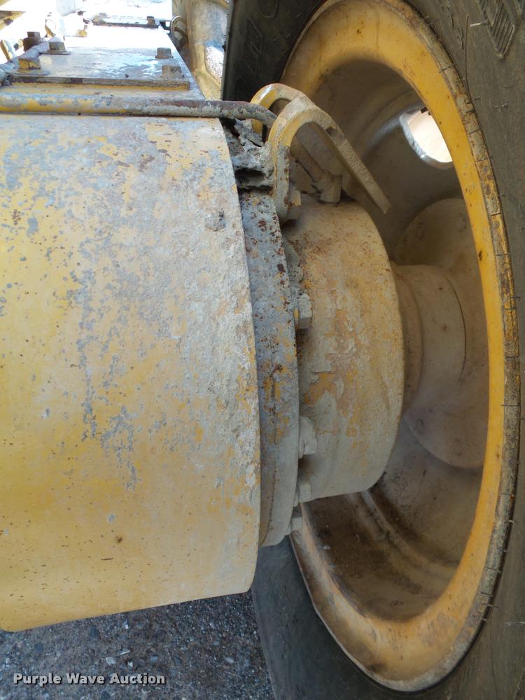image for item DB0161 2005 Caterpillar 140H motor grader