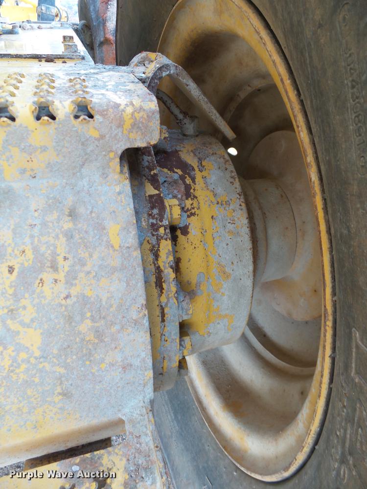 image for item DB0161 2005 Caterpillar 140H motor grader