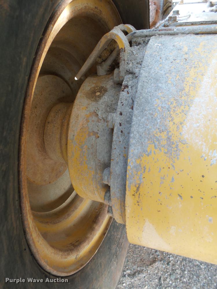 image for item DB0161 2005 Caterpillar 140H motor grader