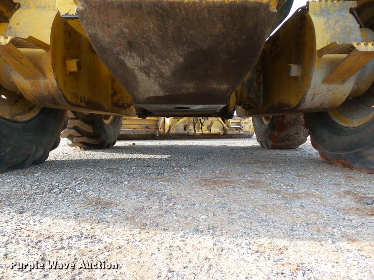 image for item DB0161 2005 Caterpillar 140H motor grader