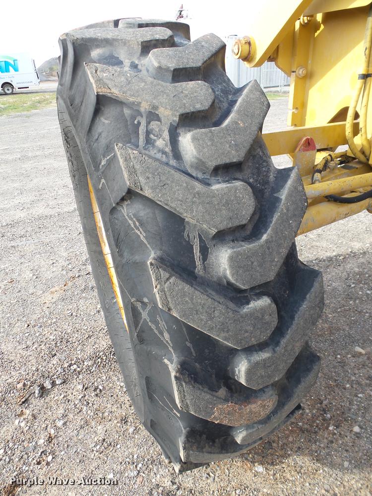 image for item DB0161 2005 Caterpillar 140H motor grader